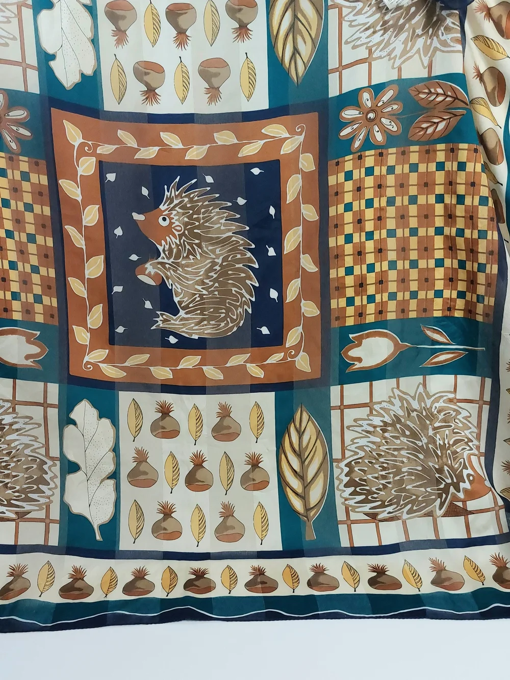 Lightweight Hedgehog Fall Print Polyester Scarf Wrap - Blue & Cream